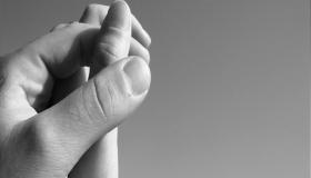 “女人手腕细是穷命吗