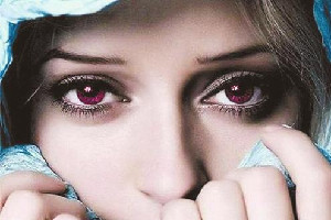 梦见红眼睛的人盯着我