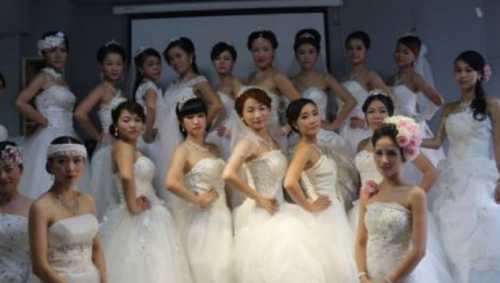 梦见好多新娘子