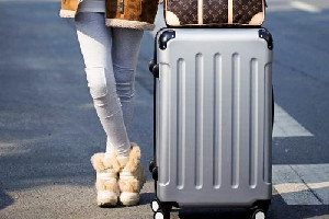 梦见行李箱丢了并寻找