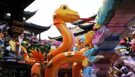 “属蛇人在兔年的运势