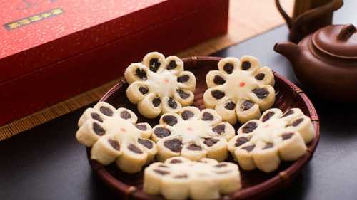 梦见吃了很多糕点