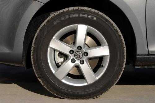 梦见自己车的一个轮胎没了