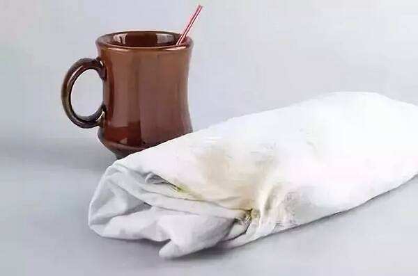 梦见水冲走衣服