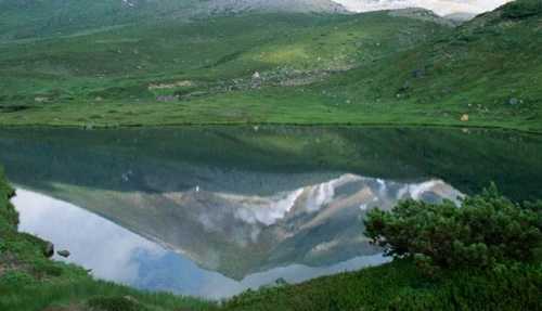 梦见坐在高山上