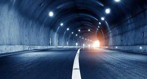 梦见一条很深的隧道不敢进退