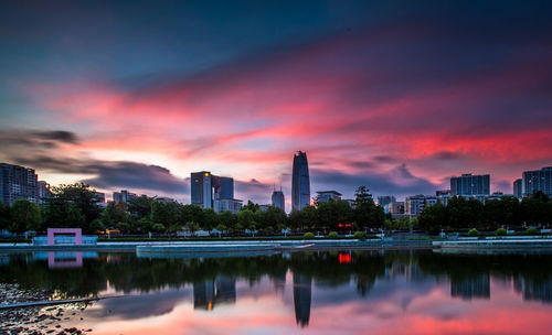 八字喜金土适合在哪里发展