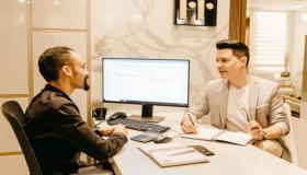 “男命八字年柱和日柱比肩-人的命主