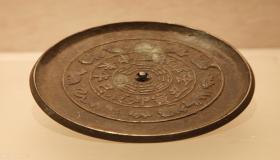 “八字地支酉卯相冲-八字地支卯酉相