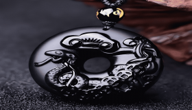 “什么吉祥物适合蛇本命年？穿什么生肖