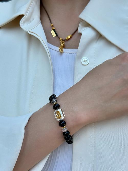 “八字缺金喜木佩戴什么