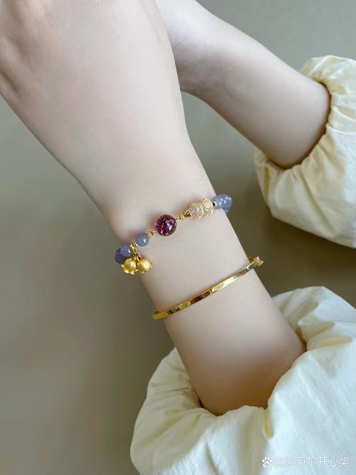 八字需土和火佩戴什么